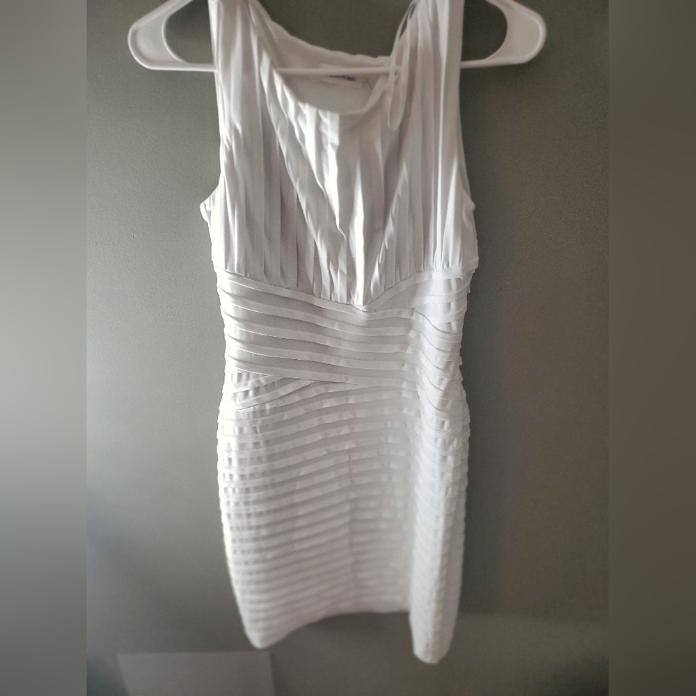 Calvin Klein Elegant White Sleeveless Dress